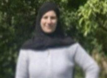 على هَـواكَ غَـفَتْ تَهْـويمَة الـشّجَرِ …