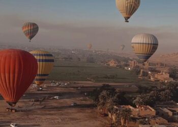 تحليق 750 سائحا من حول العالم على متن 30 رحلة بالون بالأقصر