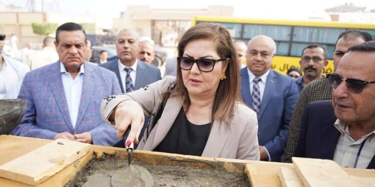 وزيرة التخطيط والتنمية الاقتصادية تضع حجر الأساس لمركز خدمات مصر بالعريش