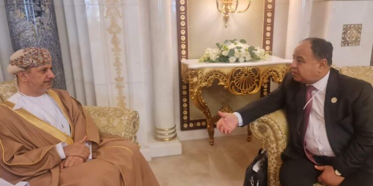 وزيرا المالية المصرى والعماني يوقعان اتفاقية إزالة ومنع الازدواج الضريبي