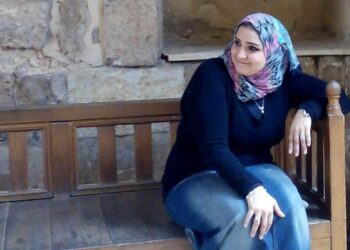 أُشْدُدْ وَثَاقَ مَحَبَّتِي …