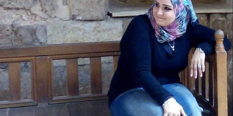 أُشْدُدْ وَثَاقَ مَحَبَّتِي …