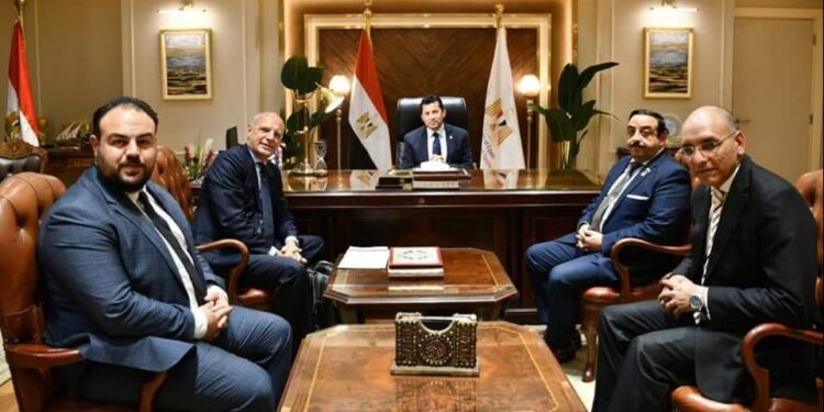 .أشرف صبحى يبحث مع وفد ألمانى سبل التوسع فى الاستثمار