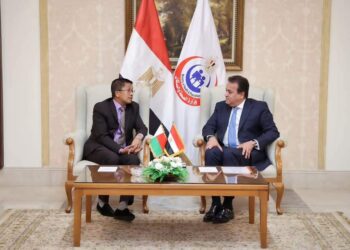 وزير الصحة يلتقي نظيره بدولة مدغشقر لبحث التعاون المشترك