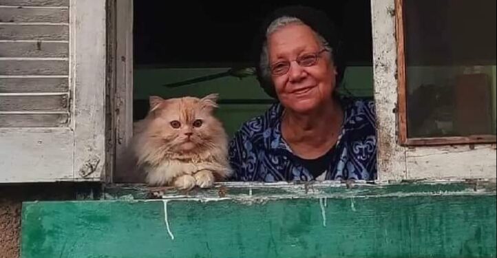 مِن يَرَانَا نبتسم …!!