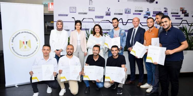 وزيرة الهجرة تشهد تخريج أول دفعتين فى مجال طاقة الرياح