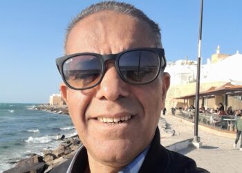 قصيده: لا أرى الا انت