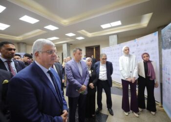 وزير التعليم العالي يتفقد استوديو التصميم الدولي بكلية هندسة عين شمس