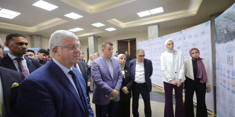 وزير التعليم العالي يتفقد استوديو التصميم الدولي بكلية هندسة عين شمس