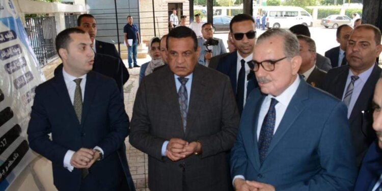 وزير التنمية المحلية ومحافظ كفر الشيخ يتفقدان المركز التكنولوجي لخدمة المواطنين …