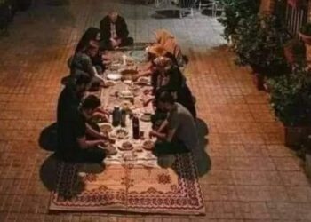 هنيئاً لمن يجتمع إخوانه وأخواته في بيته اسبوعياً أو شهرياً …