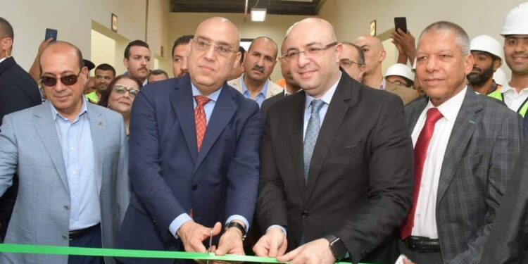 وزير الإسكان ومحافظ بنى سويف يفتتحان مشروع شباب مصر