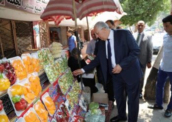 وزير الزراعة يتفقد المنافذ التابعة للوزارة ويوجه بتوفير السلع