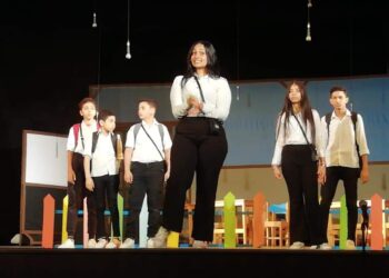 قيم تربوية في عرض “لعبة وحدوتة” للأطفال بقصر ثقافة الأنفوشي 