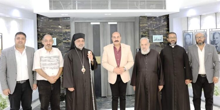 وفد الكنيسة الكاثوليكية يهنئ محافظ أسوان بمناسبة حلول عيد الأضحى