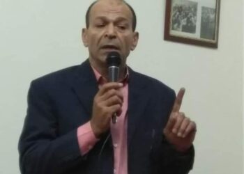 لغة الشعر سر حياه …