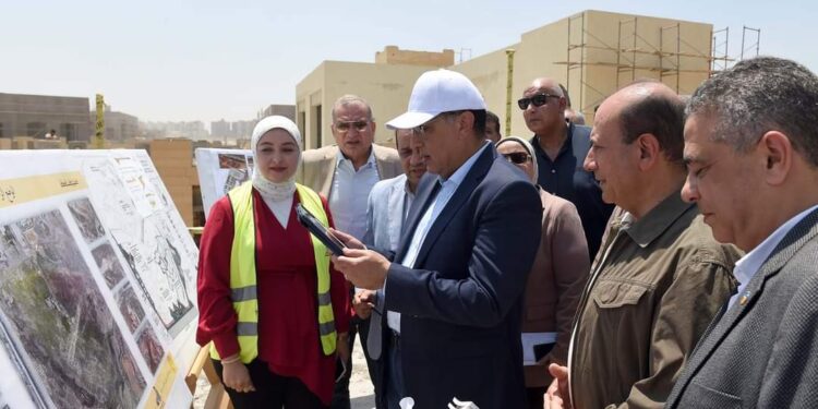 رئيس الوزراء يتابع سير العمل بمشروع تطوير حدائق الفسطاط