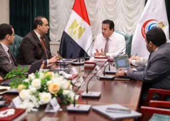 وزير الصحة يعقد اجتماعًا لمتابعة الموقف التنفيذي لتشغيل الوحدات الصحيه …