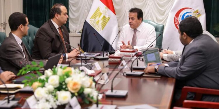 وزير الصحة يعقد اجتماعًا لمتابعة الموقف التنفيذي لتشغيل الوحدات الصحيه …