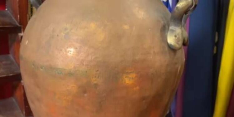 قدرة فول تباع بـ30 ألف جنيه في خان الخليلي.. أعرف القصه