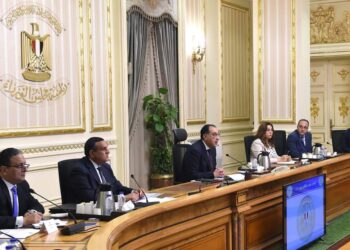 رئيس الوزراء يؤكد ضرورة المرور المستمر من جميع القيادات التنفيذية بالمحافظات