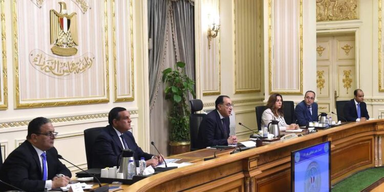 رئيس الوزراء يؤكد ضرورة المرور المستمر من جميع القيادات التنفيذية بالمحافظات