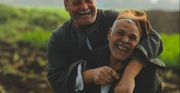 اُنْظُرْ فِي أَعْيُنِ العابرين …