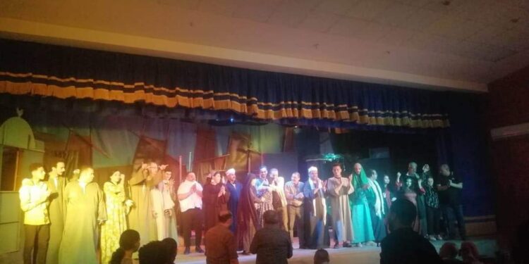 ثقافة ديرب نجم تقدم العرض المسرحي “الطوق والأسورة” 