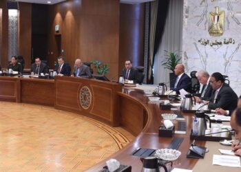 رئيس الوزراء يتابع جهود دفع الحركة السياحية في “طابا” و”نويبع”