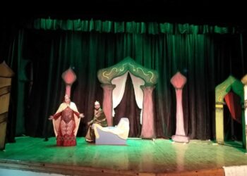 قصر ثقافة نجع حمادي يقدم العرض المسرحي “ليلة من ألف ليلة وليلة”