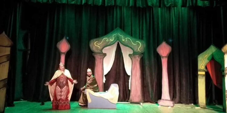 قصر ثقافة نجع حمادي يقدم العرض المسرحي “ليلة من ألف ليلة وليلة”