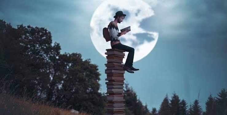 ألقت الشرطة القبض على رجل كان ينظف سيارته الجديدة …