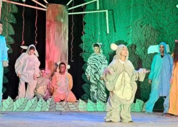 قيمة العقل وأهمية التعاون في عرض “مملكة القرود” لمسرح الطفل بالسويس