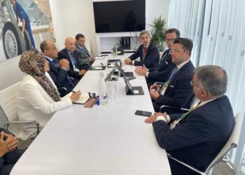 لقاءات مكثفة لوفد وزارة الطيران المدني مع ممثلي كبرى الكيانات الإقتصادية