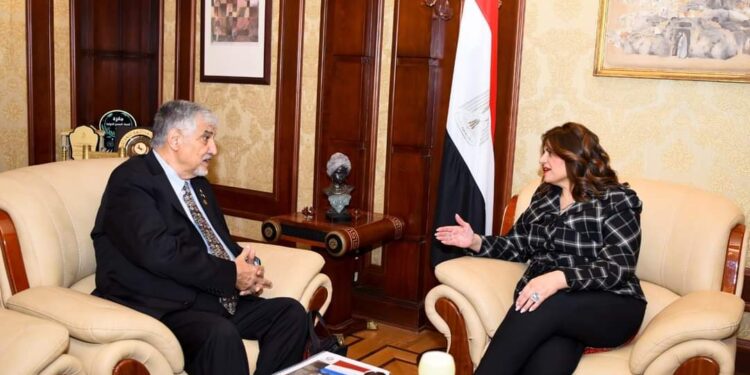 وزيرة الهجرة تستقبل خبيراً مصرياً في مجال البترول والآبار