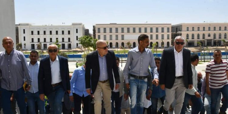 وزير الإسكان يتفقد مشروعات بمدينة العلمين الجديدة