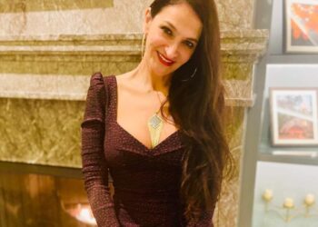 تتعبني قدرتك على الوصول حيثما نظرتُ دائماً … 