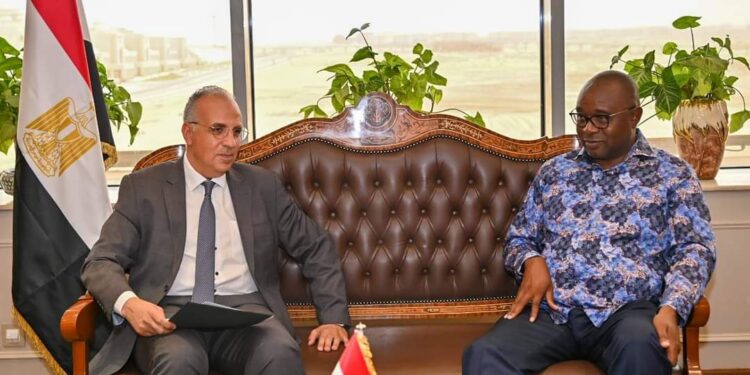 الدكتور سويلم يستقبل وزير المياه والمناخ بجمهورية زيمبابوي