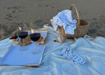 أكوابُ النبيذِ …