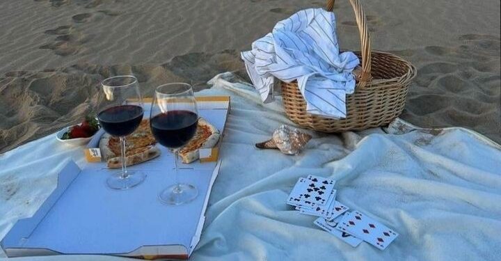 أكوابُ النبيذِ …