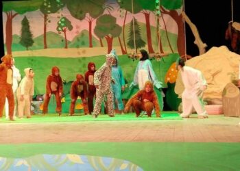 حكم حياتية في العرض المسرحي “مملكة القرود” بقنا