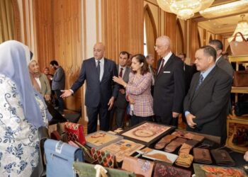 جهاز تنمية المشروعات يقيم معرض “اشتري فن مصري”