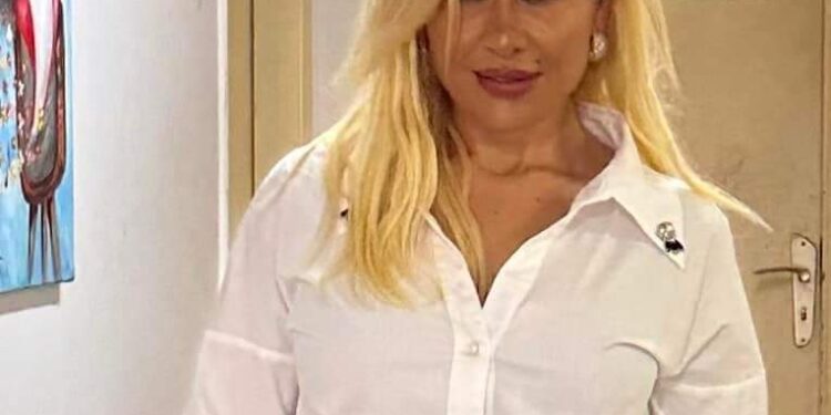 أنا… لأنّ عينيَّ شرفتان …