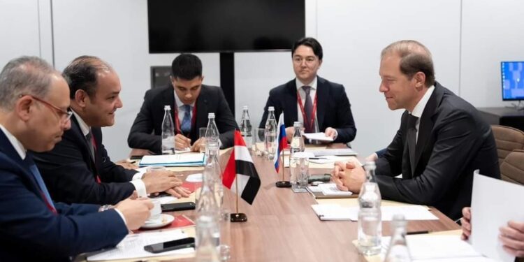 وزير التجارة والصناعة يبحث مع كبري الشركات الروسية العاملة في مجالات الشحن فرص التعاون المشترك …