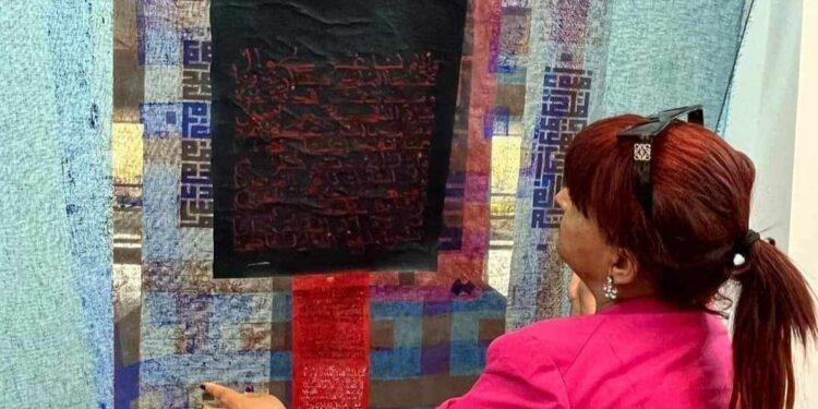 امرأة تعبر طريق الشّمس …