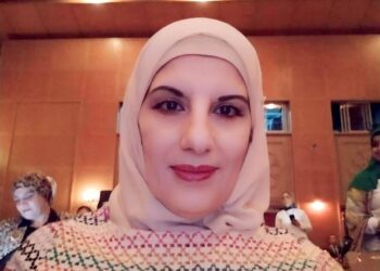 ليسَ يَحويهِ قَصيدي …