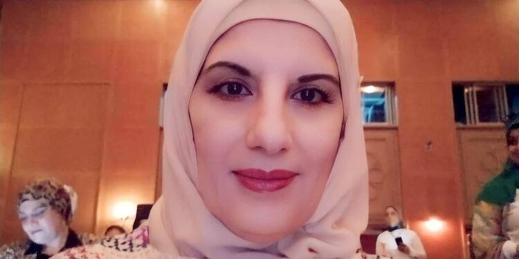 ليسَ يَحويهِ قَصيدي …