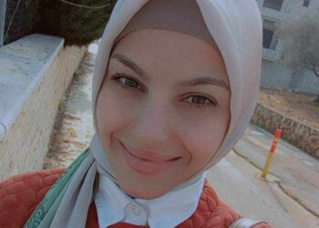 يلزمنا قلبٌ آخر لنتحملَ بعضَ صفعات الحياة أحياناً…