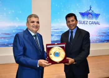 قناة السويس تستقبل وفود منحة ناصر للقيادة الدولية