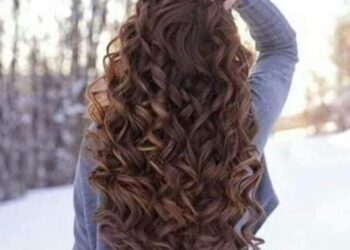 يا امرَأة ! أَصغِي للغَابِ فِي القَريَةِ…